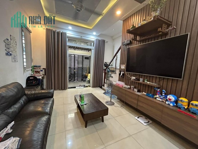 Chính chủ bán nhà 2 tầng đường trần quang cơ, hẻm ô tô, 102m2 chỉ 8.4 tỷ, ngang 6m
