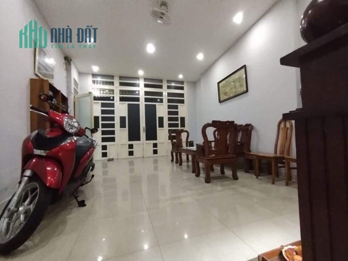 Giảm 1tỷ4 mặt tiền Ngô Gia Tự, Đường chuyên nội thất, 5 tầng BTCT, ngang 5, còn 9tỷ1.