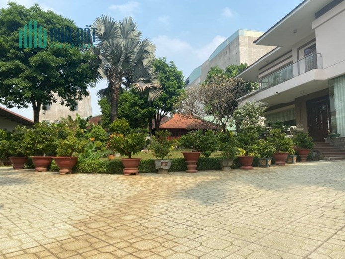 Bán biệt thự Hà Huy Giáp, Thạnh Lộc, Q.12: 40 x 45, giá 69 tỷ