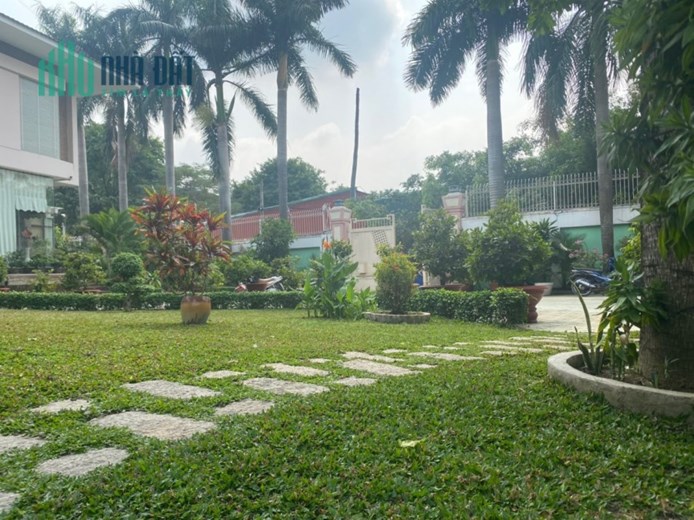 Bán biệt thự Hà Huy Giáp, Thạnh Lộc, Q.12: 40 x 45, giá 69 tỷ