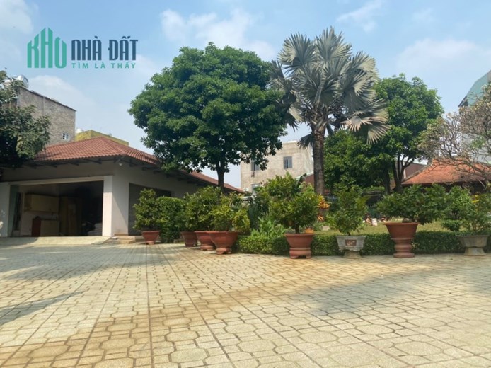 Bán biệt thự Hà Huy Giáp, Thạnh Lộc, Q.12: 40 x 45, giá 69 tỷ