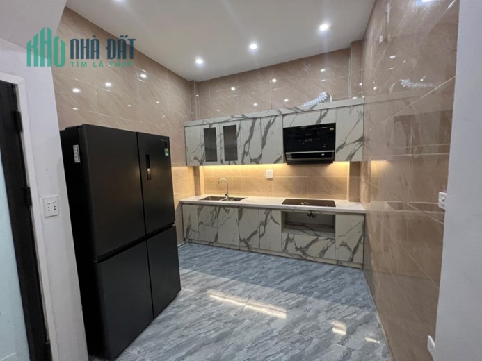 Bán nhà Ngọc Thụy, ở luôn, 72m x 3T, oto, giá 4 tỷ