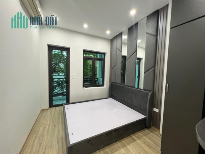 Bán nhà Ngọc Thụy, ở luôn, 72m x 3T, oto, giá 4 tỷ