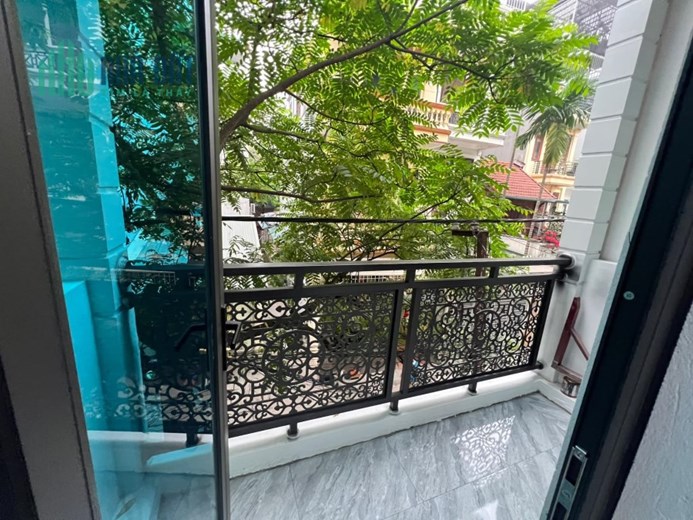 Bán nhà Ngọc Thụy, ở luôn, 72m x 3T, oto, giá 4 tỷ