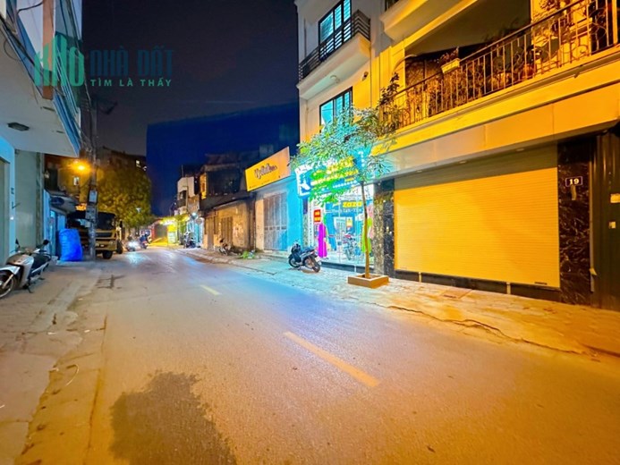 Bán Phố Thanh Nhàn 30m, 5T, Kinh doanh, Ô tô tránh, full nội thất, Nhỉnh 8 tỷ.