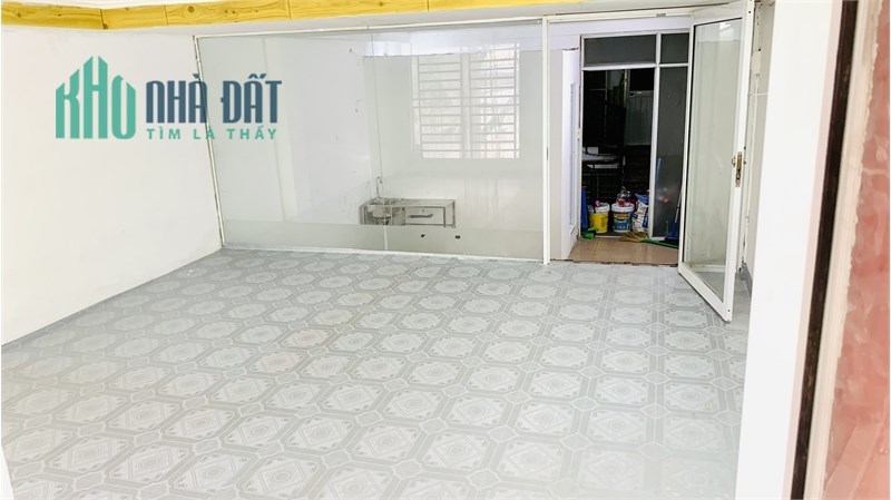 CHDV mặt tiền Lê Văn Quới, DT phòng 40m2.