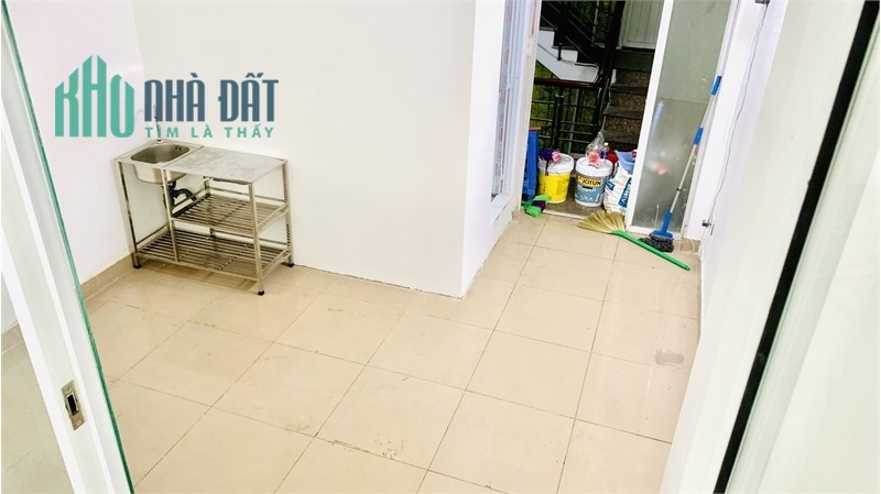 CHDV mặt tiền Lê Văn Quới, DT phòng 40m2.