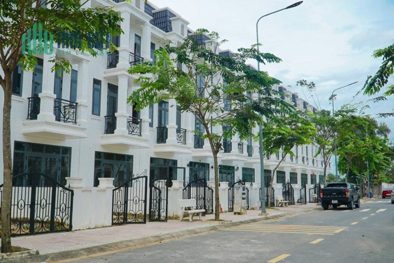 Bán nhà 1 trệt 1 lầu đường tân Phước Khánh 32 TP Tân Uyên, Bình Dương
