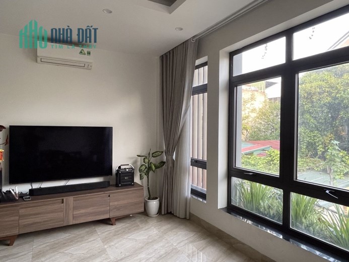 Bán nhà Thạch Bàn, ô tô tránh, full nội thất, 60 m2, 5T, chỉ 8,9 tỷ.