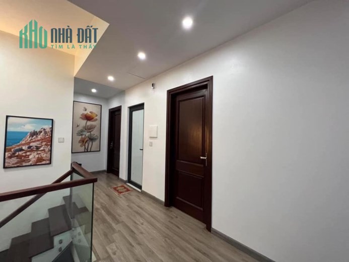 BIỆT THỰ SÂN  VƯỜN KHU VỰC MAI LÂM Ở SƯỚNG-Ô TÔ 7 CHỖ VÀO NHÀ
