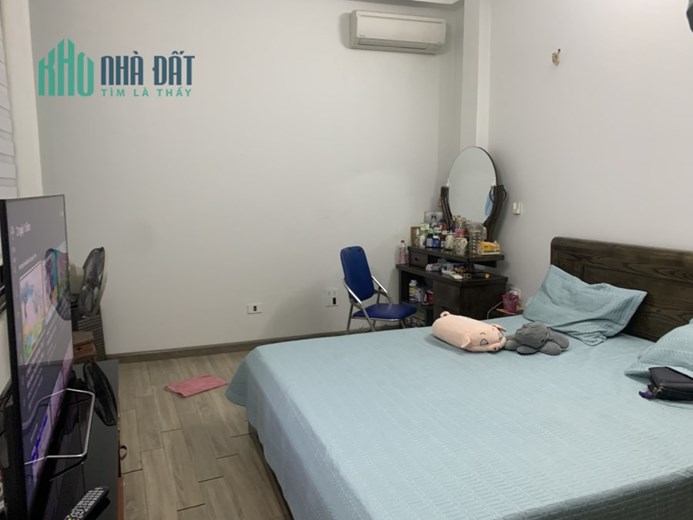 Cần bán gấp nhà Hào Nam DT 34m MT 3,3m 5 tầng chỉ 3,9 tỷ.