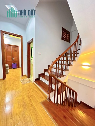 Bán gấp Nhà Phố Láng Hạ gần ÔTô 45m 5Tầng MT 4,1m  chỉ 5,5 tỷ.