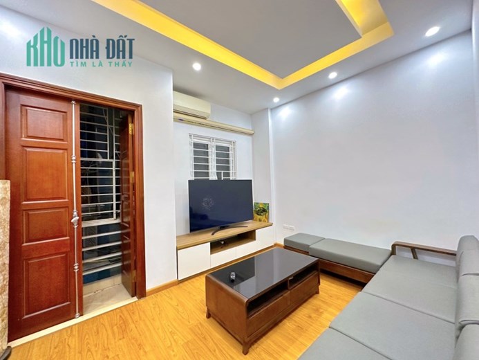 Bán gấp Nhà Phố Láng Hạ gần ÔTô 45m 5Tầng MT 4,1m  chỉ 5,5 tỷ.