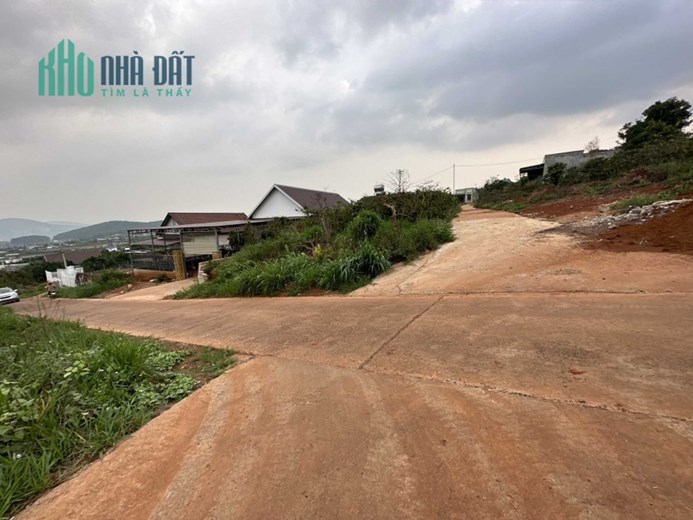 Chính  chủ gửi lô góc , 2 mặt tiền betong tổng 70m. Khu dông dân cư