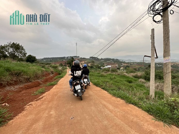 Chính  chủ gửi lô góc , 2 mặt tiền betong tổng 70m. Khu dông dân cư