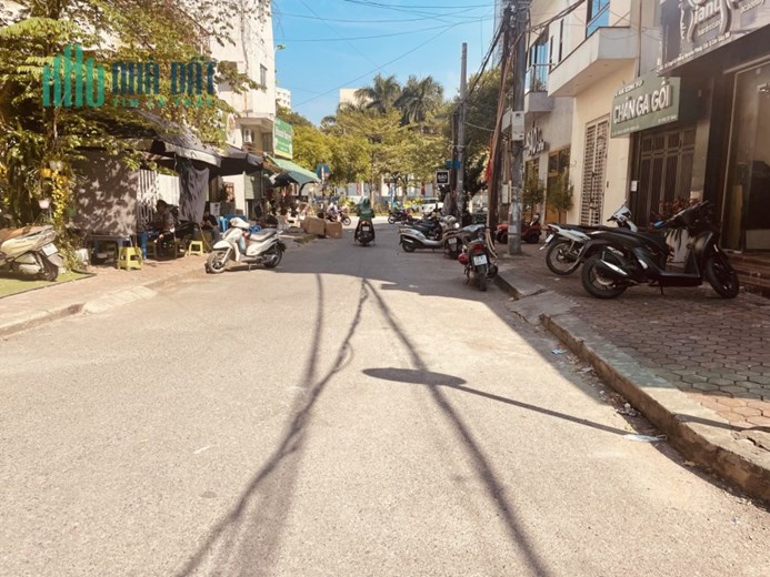 Bán nhà Xuân Thủy,ô tô kinh doanh,32m2x4T,2 thoáng,ngõ thông, giá 6.4 tỷ