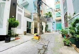 Cần cho thuê nhà Hẻm 80 Nguyễn Trãi,DT Đất 100m2, 1 trệt 3 lầu, 6PN
