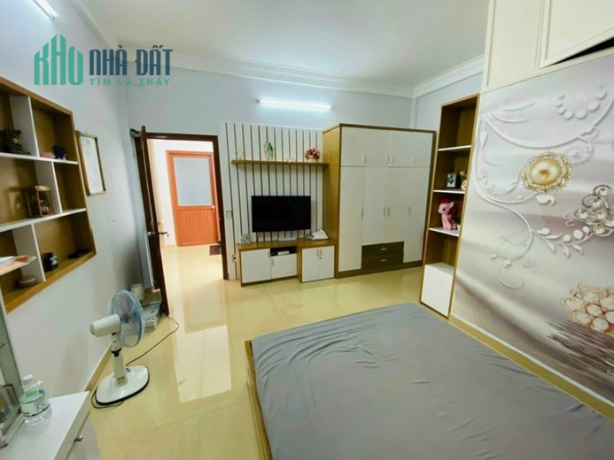 Cần cho thuê nhà Hẻm 80 Nguyễn Trãi,DT Đất 100m2, 1 trệt 3 lầu, 6PN