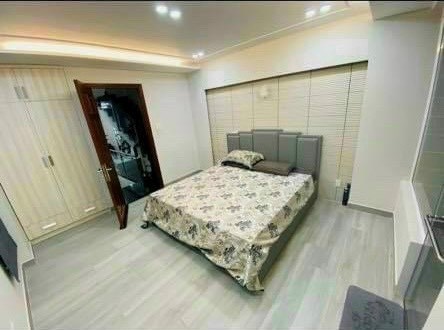 Cần cho thuê nhà Hẻm 80 Nguyễn Trãi,DT Đất 100m2, 1 trệt 3 lầu, 6PN