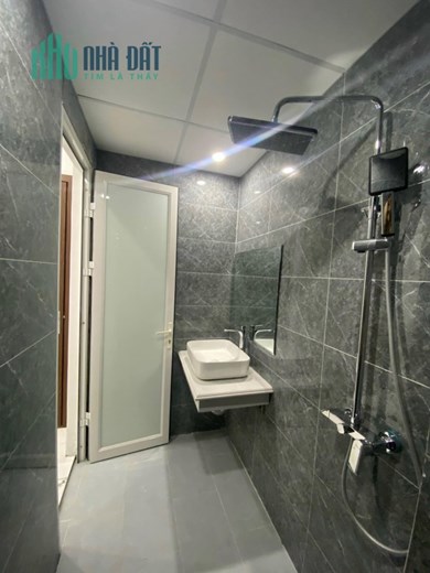 Cần nhượng lại căn hộ 1PN tầng 4 trong nhà 6 tầng ở Đội Nhân, Ba Đình