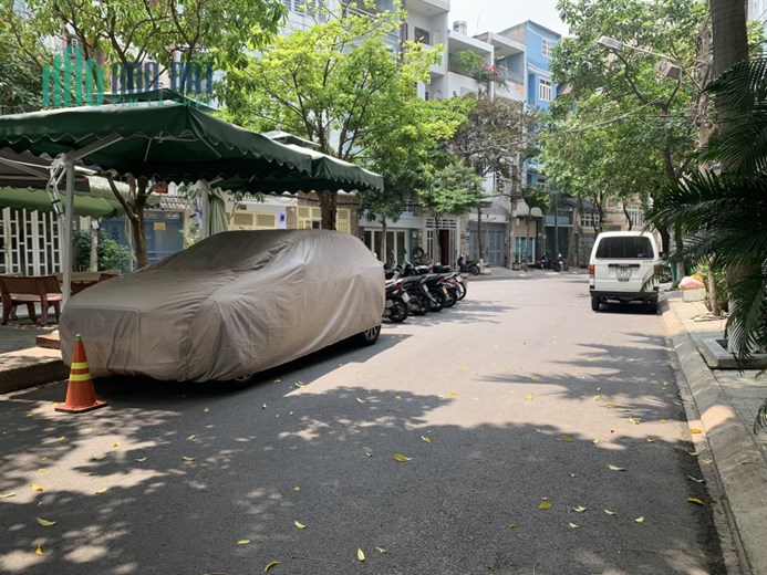 Bán nhà Hẻm xe hơi 8m Nguyễn Hữu Cảnh, cạnh Landmart 81, DT: 5.7x20m, 3 Tầng, 20.5 tỷ