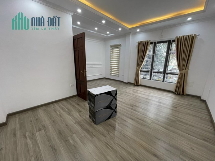 Cần bán gấp nhà 5 tầng 3 ngủ, 36m2 xây mới đẹp đường Cầu Giấy giá 4 tỷ hơn
