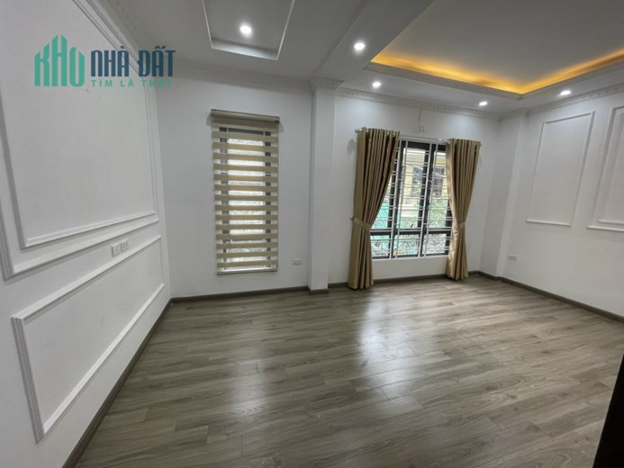 Cần bán gấp nhà 5 tầng 3 ngủ, 36m2 xây mới đẹp đường Cầu Giấy giá 4 tỷ hơn