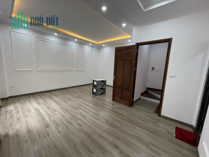 Cần bán gấp nhà 5 tầng 3 ngủ, 36m2 xây mới đẹp đường Cầu Giấy giá 4 tỷ hơn