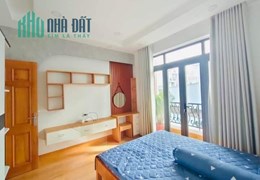 Nhà mới, hẻm xe ô tô, 4 tầng, có ban công, sân thượng
