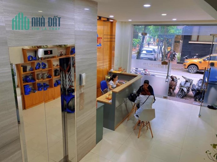 Bán tòa nhà Văn phòng phố Ngô Gia Tự, Cạnh chợ Việt Hưng. DT120m, MT11m, 7 tầng.