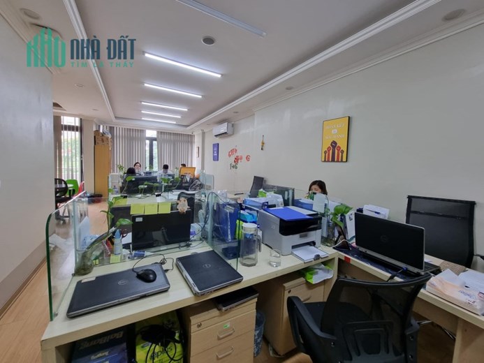 Bán tòa nhà Văn phòng phố Ngô Gia Tự, Cạnh chợ Việt Hưng. DT120m, MT11m, 7 tầng.