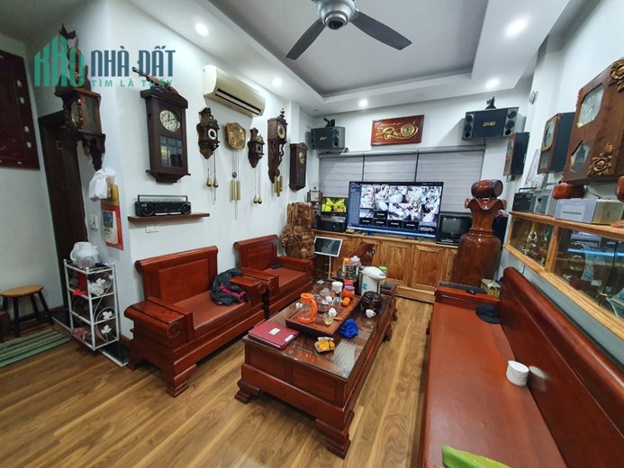SIÊU PHẨM ĐỐNG ĐA - MỚI ĐẸP - GARA - KINH DOANH - PHÂN LÔ - Ô TÔ TRÁNH. DT 50m, MT5.2m giá 11.5 tỷ.