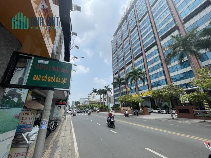 Chính chủ cho thuê 96 CMT8. Đối diện ngân hàng Q.3
