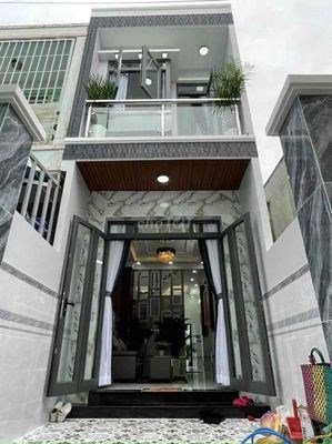 Nhanh tay thuê nhà MT sáng đẹp 1T 1L Bến Vân Đồn Q4 giá chỉ 21T.