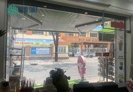 Do bận việc không chăm được con nhỏ, mình sang lại quán trà sữa.