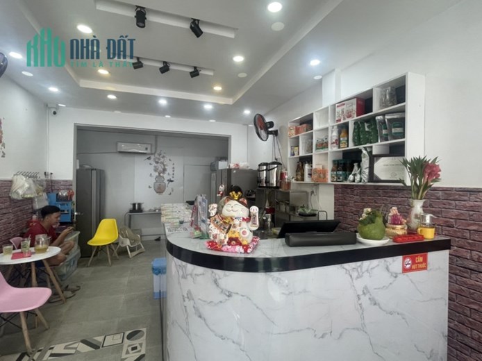 Do bận việc không chăm được con nhỏ, mình sang lại quán trà sữa.