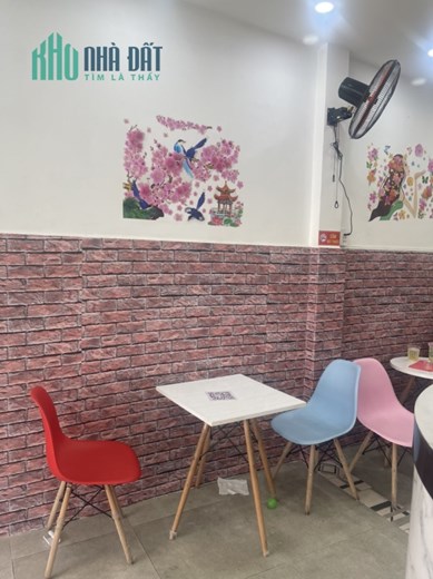 Do bận việc không chăm được con nhỏ, mình sang lại quán trà sữa.