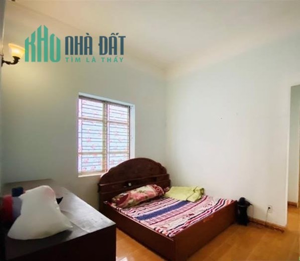 Bán nhà ngõ 75 Đường Trung Hành 108m, nhà 2 tầng ngõ cực nông, GIÁ 2.65 tỉ sân cổng riêng