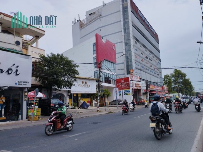 Bán nhà 3 lầu Mặt tiền đường Võ Văn Ngân, P. Linh Chiểu Thủ Đức, dt 240m2 -