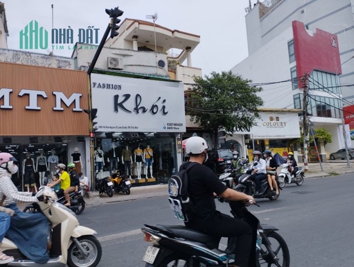 Bán nhà 3 lầu Mặt tiền đường Võ Văn Ngân, P. Linh Chiểu Thủ Đức, dt 240m2 -