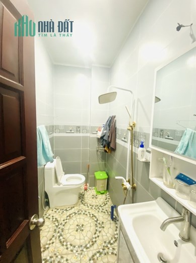 Nhà Lê Văn Quới, B.Tân. HXH. 4x13x4T. Nhà Đẹp và K.D Tốt, Chỉ 4 Tỷ 200