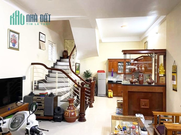 Bán nhà Lĩnh Nam -  Hoàng Mai 35M*5 Tầng 3PN giá giá 3.3 Tỷ