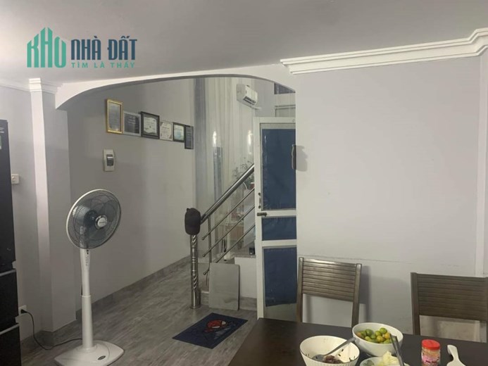 hơn 2 tỷ có nhà 36 m2, ô tô đỗ cổng, trung tâm Thanh Trì, 20m ra phố, sổ đỏ chính chủ