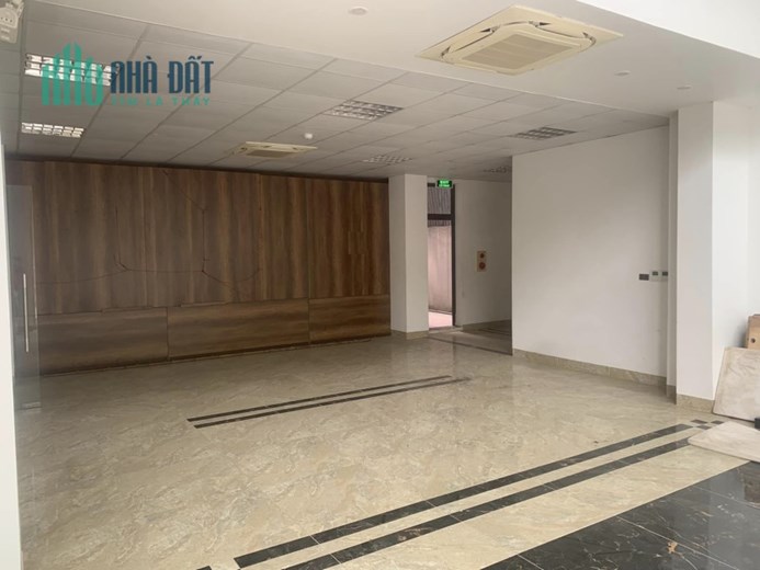 Cho thuê mặt bằng KD 90m2, T1, 8m, 40tr/th, Xuân La, Tây Hồ.