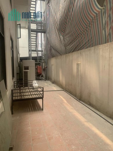 Cho thuê mặt bằng KD 90m2, T1, 8m, 40tr/th, Xuân La, Tây Hồ.