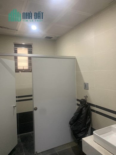Cho thuê mặt bằng KD 90m2, T1, 8m, 40tr/th, Xuân La, Tây Hồ.