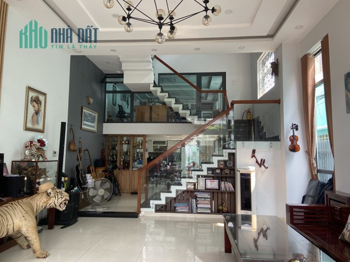.Nhà Mặt Tiền Trần Cao Vân, Góc, 105m2 ngang 6.6m, 3 tầng đẹp