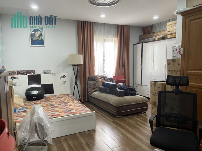 .Nhà Mặt Tiền Trần Cao Vân, Góc, 105m2 ngang 6.6m, 3 tầng đẹp