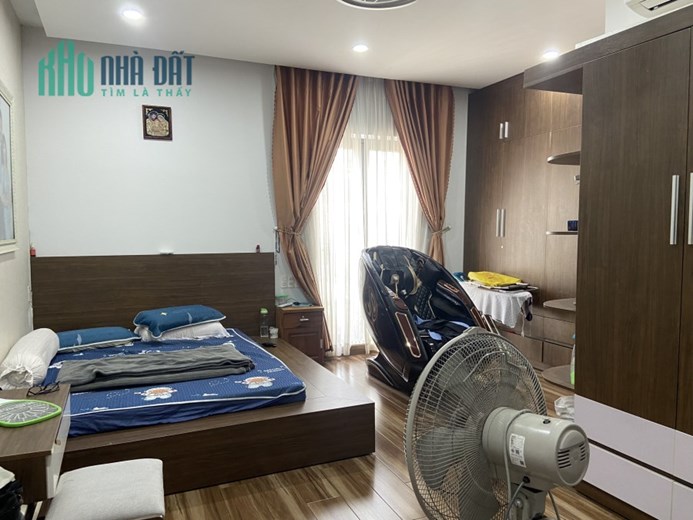 .Nhà Mặt Tiền Trần Cao Vân, Góc, 105m2 ngang 6.6m, 3 tầng đẹp