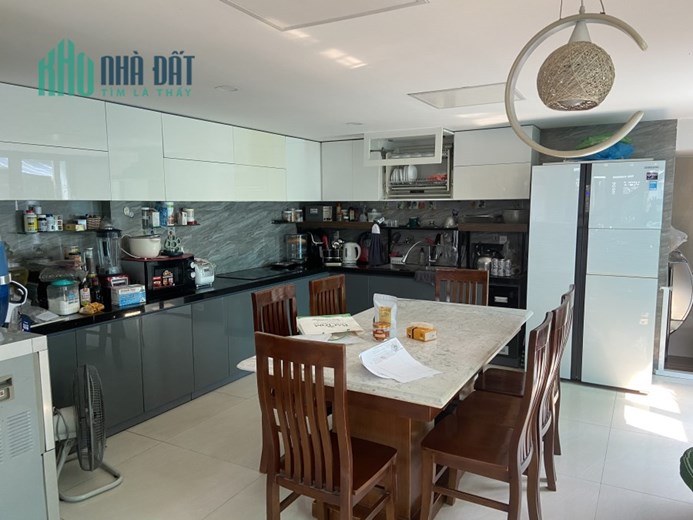 .Nhà Mặt Tiền Trần Cao Vân, Góc, 105m2 ngang 6.6m, 3 tầng đẹp